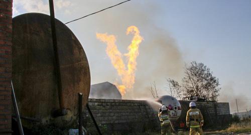 ликвидация пожара на АЗС в Чечне. Фото http://95.mchs.gov.ru/pressroom/news/item/8201662/