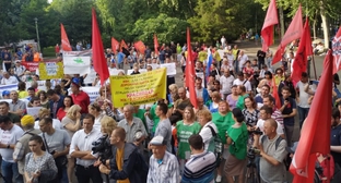 Коммунисты не пустили Никиту Исаева на митинг в Краснодаре
