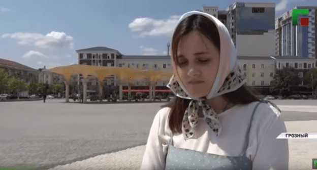 Чеченский министр опубликовал видеообращение девушки, возвращенной из шелтера