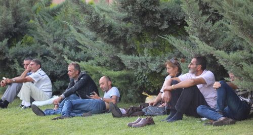 Сотрудники компании "Санитек" в сидячем пикете. Фото Тиграна Петросяна для "Кавказского узла".