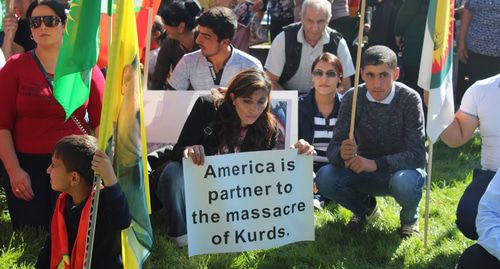 Митинг курдов у посольства США в Армении. Фото Тиграна Петросяна для "Кавказского узла"