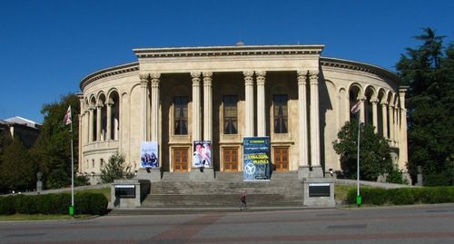 Здание театра имени Ладо Месхишвили в Кутаиси. Фото Юлии Кашеты для "Кавказского узла".