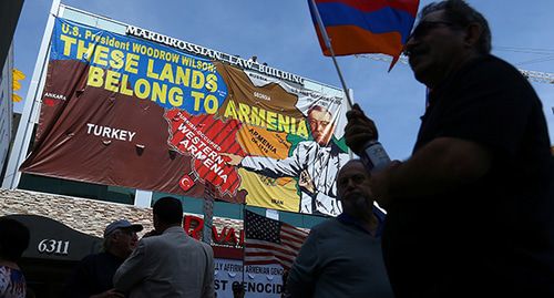Акция протеста перед консульством Турции. Калифорния, США, апрель 2017 г. Фото: REUTERS/Mike Blake