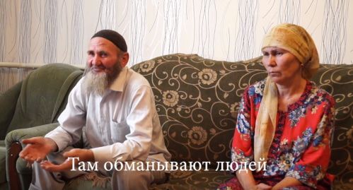 Родители Курманали Атаева. Фото: стопкадр видео фильма "Обманутые" https://www.youtube.com/watch?v=cVT3AqXJSnU