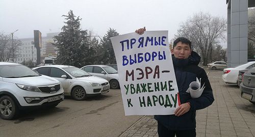 Активист Борис Болеев на пикете в Элисте, 12 декабря 2019 года. Фото Алены Садовской для "Кавказского узла"