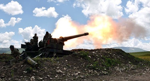 Стрельба из орудия в армии Азербайджана. Фото: пресс-служба Минобороны АР