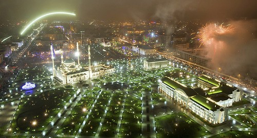 Салют в Грозном на Новый Год. Фото: REUTERS/S.Dal