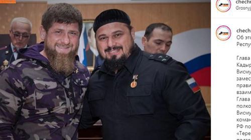 Рамзан Кадыров и Абузайда Висмурадов. Скриншот на странице группы "Чечня сегодня" в Instagram. https://www.instagram.com/p/B8yxSW8ofUe/