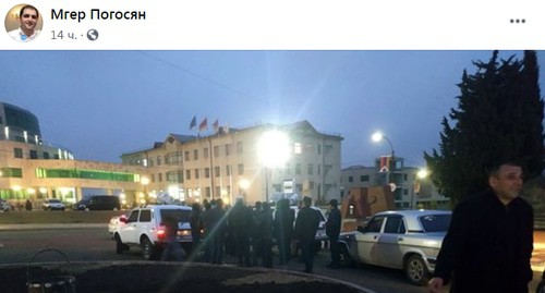 Участники акций протеста в Степанакерте 25.05.20. Скриншот страницы Сгера Погосяна https://www.facebook.com/mher.poghosyan.3/posts/2732103846826841