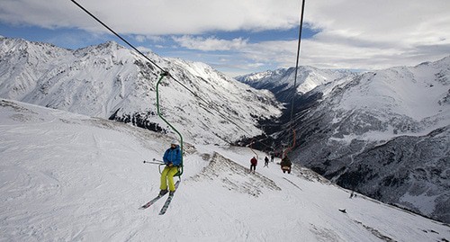Альпинисты на канатной дороге. Эльбрус. Фото: REUTERS/Kazbek Basayev