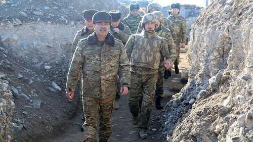 Министр обороны Азербайджана на передовой. Фото пресс-службы Минобороны, https://mod.gov.az