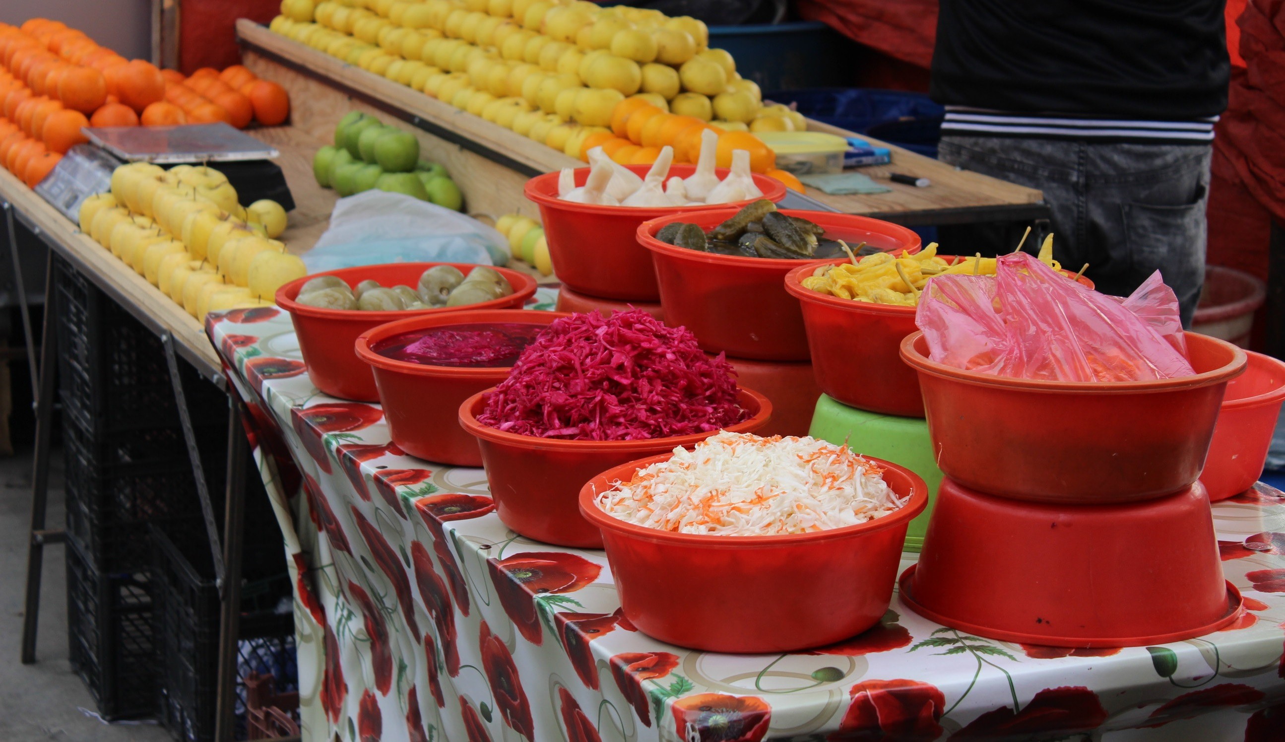 Продажа открытых продуктов питания на рынке в центре Тбилиси. Фото Инны Кукуджановой для "Кавказского узла".