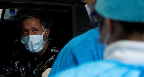 Человек в медицинской маске. Фото: REUTERS/Francois Lenoir