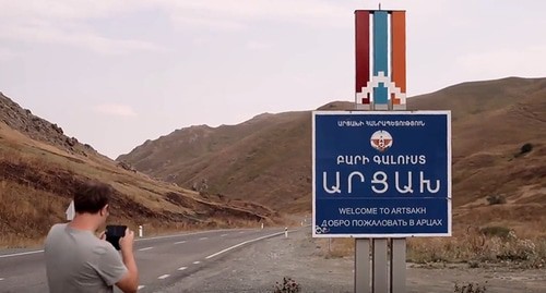 На въезде в Нагорный Карабах. Кадр видео "Путешествие в Нагорный Карабах" Youtube-канала Intourist Armenia https://www.youtube.com/watch?v=jA2etV4w5O4