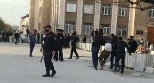 Силовики продолжили задержания протестующих во Владикавказе