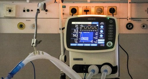 Медицинский аппарат искусственной вентиляции легких "Гамильтон-С2". Фото: Sofya Sandurskaya/REUTERS