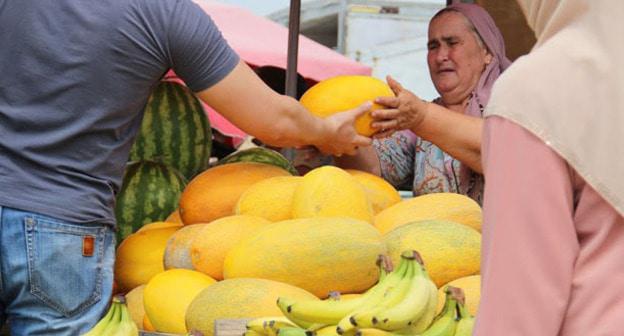 Торговля на рынке в Грозном. Фото Магомеда Магомедова для "Кавказского узла"