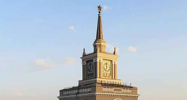 Часы на здании железнодорожного вокзала в Волгограде. Фото: A.Savin https://ru.wikipedia.org