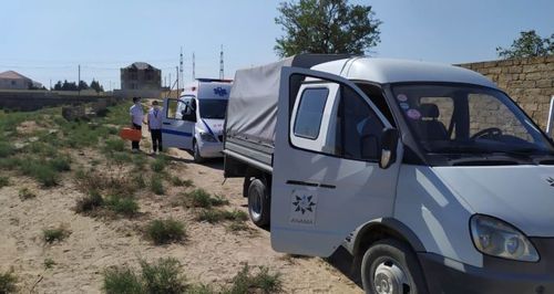  специалисты Агентства по очистке от мин территорий Азербайджана (ANAMA) в бакинском поселке Ени Гала. Фото пресс-службы  специалисты Агентства по очистке от мин территорий Азербайджана (ANAMA) 