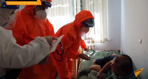 Врачебный обход в ереванской больнице. Стопкадр из видео на Youtube-канале «Sputnik Армения». https://www.youtube.com/watch?v=wbcM3aXc74s