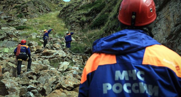 Сотрудники МЧС в горах.  Фото: ГУ МЧС по Кабардино-Балкарской Республике