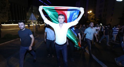 Стихийная демонстрация в поддержку азербайджанской армии 14.07.2020 Фото Азиза Каримова для "Кавказского узла"