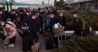 Шестая группа узбекских мигрантов отправилась в Ташкент из Волжского