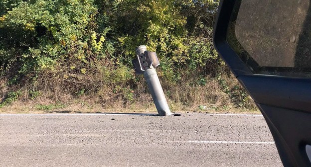 Невзорвавшийся снаряд в пригороде Степанакерта. Фото Алвард Григорян для "Кавказского узла"