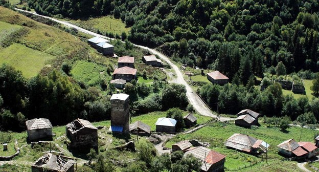 Сванетия, Местийский муниципалитет, село Лалхори. Фото Алексей Мухранов. https://ru.wikipedia.org/wiki/Местийский_муниципалитет 