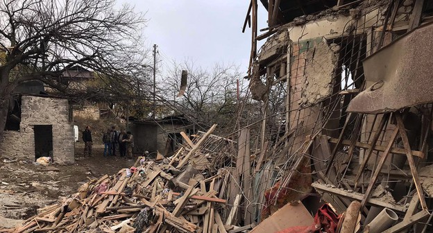 Дом, разрушенный в результате ракетного обстрела. Степанакерт, 6 ноября 2020 года. Фото Алвард Григорян для "Кавказского узла"