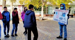 Агрессивная молодежь сорвала акцию в поддержку свободы слова в Астрахани