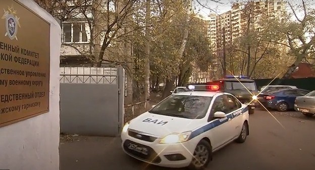 Задержанный  доставляется в СК по Воронежскому гарнизону. Кадр видео 
Новости на Первом Канале https://www.youtube.com/watch?v=4SHSH5ya8rY&feature=emb_logo
  