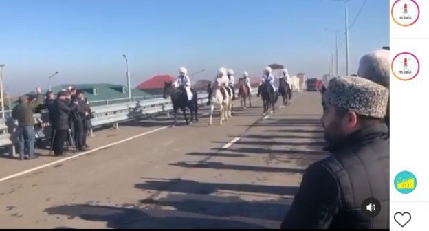 Открытие путепровода на выезде из Махачкалы. Фото: скриншот со страницы mkala_ в Instagram https://www.instagram.com/p/CIKxbTaDJ0g/