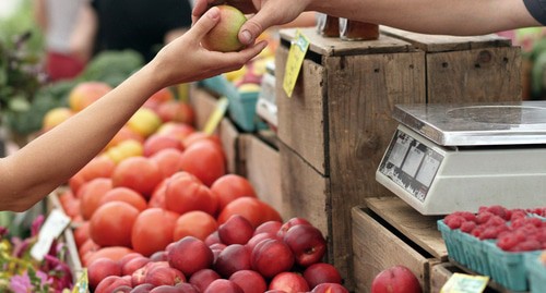 Яблоки на рынке. Фото pixabay.com  