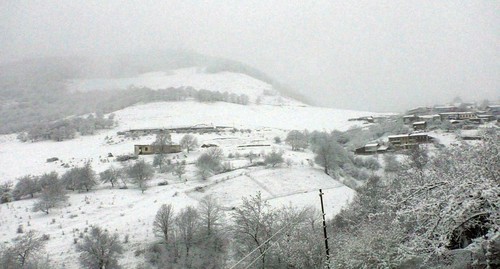 Армянское село Хин Шен, на вершине холма азербайджанский пост. Фото Давида Симоняна для "Кавказского узла"