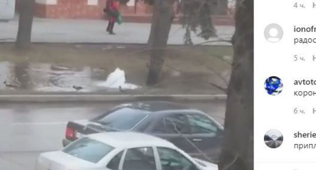 Проспект Ленина в Нальчике оказался залит водой. Стоп-кадр видео https://www.instagram.com/p/CI3GVjlqYkQ/