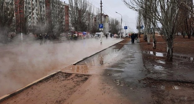 Прорыв трубы в Волжском. Фото: ГУ МЧС по Волгоградской области

