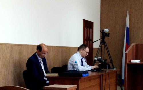 Юрий Залипаев (слева) с адвокатом. Фото Людмилы Маратовой для "Кавказского узла"