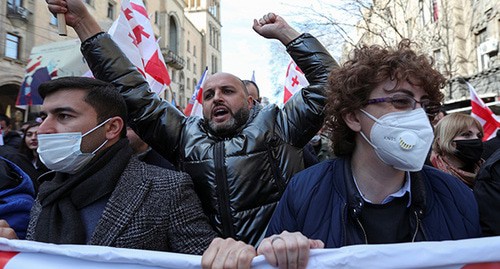 Шествие в центре Тбилиси. 26 февраля 2021 года. Фото: REUTERS/Irakli Gedenidze