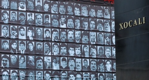 Стела с изображениями жертв трагедии в Ходжалы. Фото Азиза Каримова для "Кавказского узла".