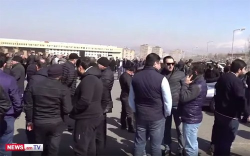 Акция протеста ветеранов боевых действий в Ереване. Стоп-кадр видеоролика со страницы https://news.am/rus/news/632361.html