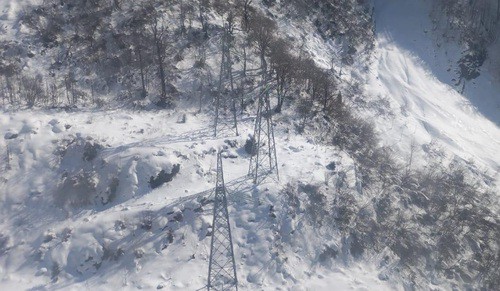 Линии электропередачи в Абхазии. Фото пресс-службы "Черноморэнерго". https://www.facebook.com/chernomorenergo/photos/pcb.3023476777880530/3023476734547201