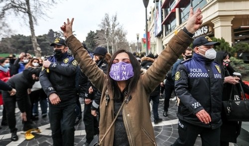 В день 8 марта уместно публично выражать протест против неравноправия женщин, сочли организаторы акции. Баку, 8 марта 2021 года. Фото Азиза Каримова для "Кавказского узла".