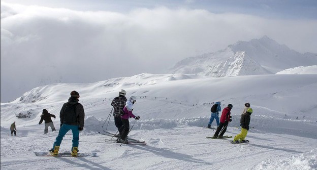 Туристы на склоне Эльбруса. Фото пресс-службы курорта "Эльбрус" http://resort-elbrus.ru/ 