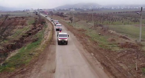 Колонна со стройматериалами в Кельбаджарском районе Нагорного Карабаха. Фото пресс-службы МО России http://mil.ru/russian_peacekeeping_forces/news/more.htm?id=12348923@egNews