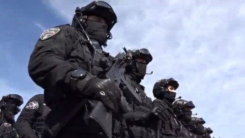 Бойцы Полка полиции особого назначения имени Ахмата Кадырова. Стопкадр с видео, опубликованного 17 марта 2021 года на странице силового подразделения в Instagram. https://www.instagram.com/tv/CMhmywYoD0L/?igshid=zl4q1r836p4e