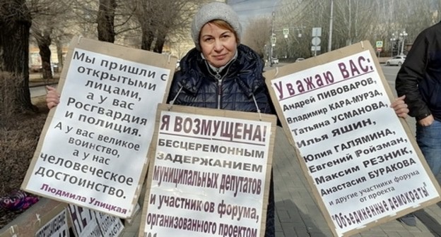 Тамара Гродникова на одиночном пикете в Волгограде. 21 марта 2021 года. Фото Татьяны Филимоновой для "Кавказского узла".