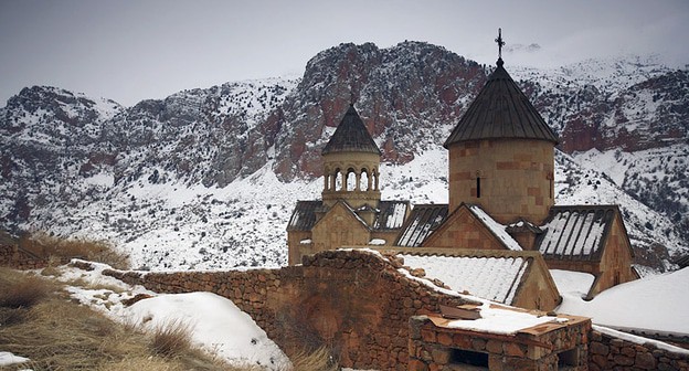 Монастырь Нораванк под Джермуком. Фото  lj-user dementievskiy. https://ru.wikipedia.org/wiki/Джермук