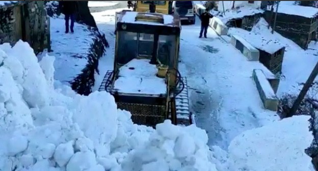 Лавина в Рутульском районе. Фото: министерство транспорта и дорожного хозяйства в Дагестане ://mintransdag.ru/news/item/2840