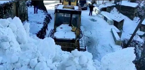 Лавина в Рутульском районе. Фото: министерство транспорта и дорожного хозяйства в Дагестане ://mintransdag.ru/news/item/2840